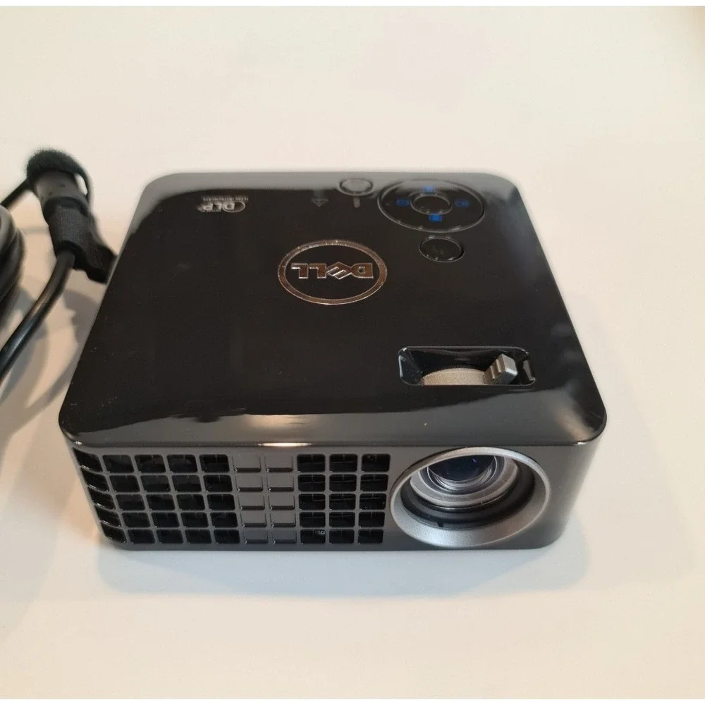 Dell M110 Ultra-Mobile DLP Projector Black with Case‎ and Cables WXGA 300 Lumens